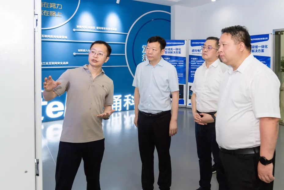 區(qū)委副書(shū)記、區(qū)政府黨組書(shū)記夏愛(ài)東一行蒞臨云涌科技專(zhuān)題調(diào)研指導(dǎo)工作